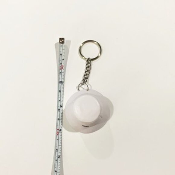 Skechers White Bucket Hat Keychain - Picture 5 of 7